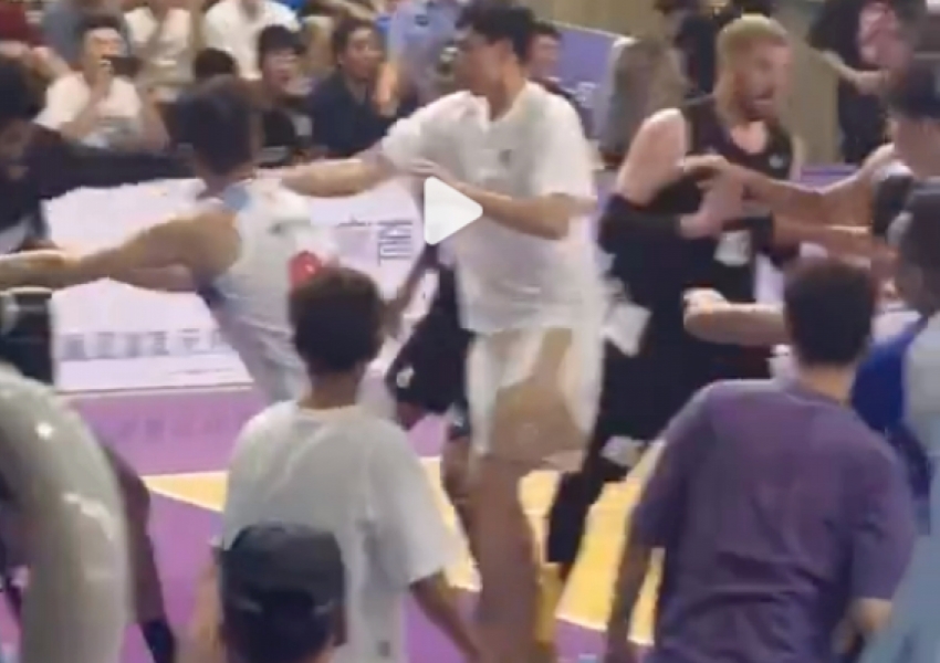 Massive Brawl! CBA Off-Season Clash: Qi Lin and Foreign Players Exchange Blows-0