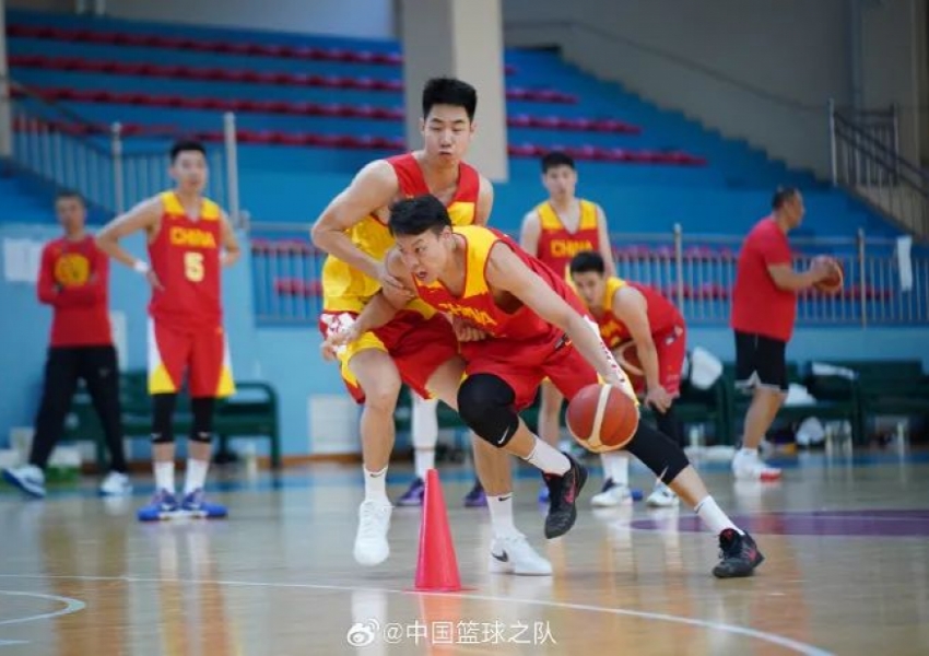 Yang Hansen Teams Up with Zhou Qi! China Men's Basketball Faces European Champions—Don't Underestimate Them!-2