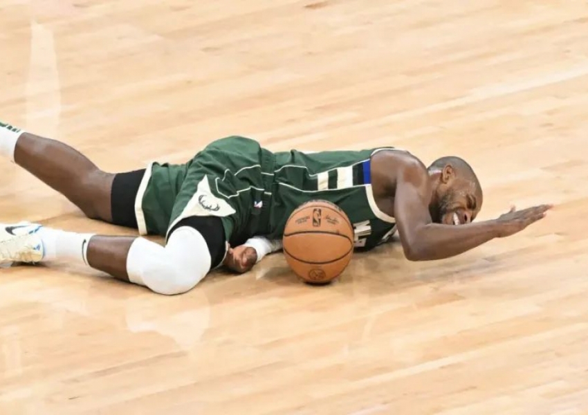 Devastating! Double Ankle Surgery: Can Middleton Return? Are the Bucks Headed for Collapse?-1